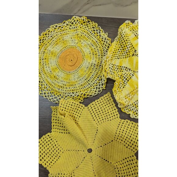 Crocheted Yellow Starburst Lace Doily Set Of 3 Handmade ~12" Diameter estate - Picture 3 of 7